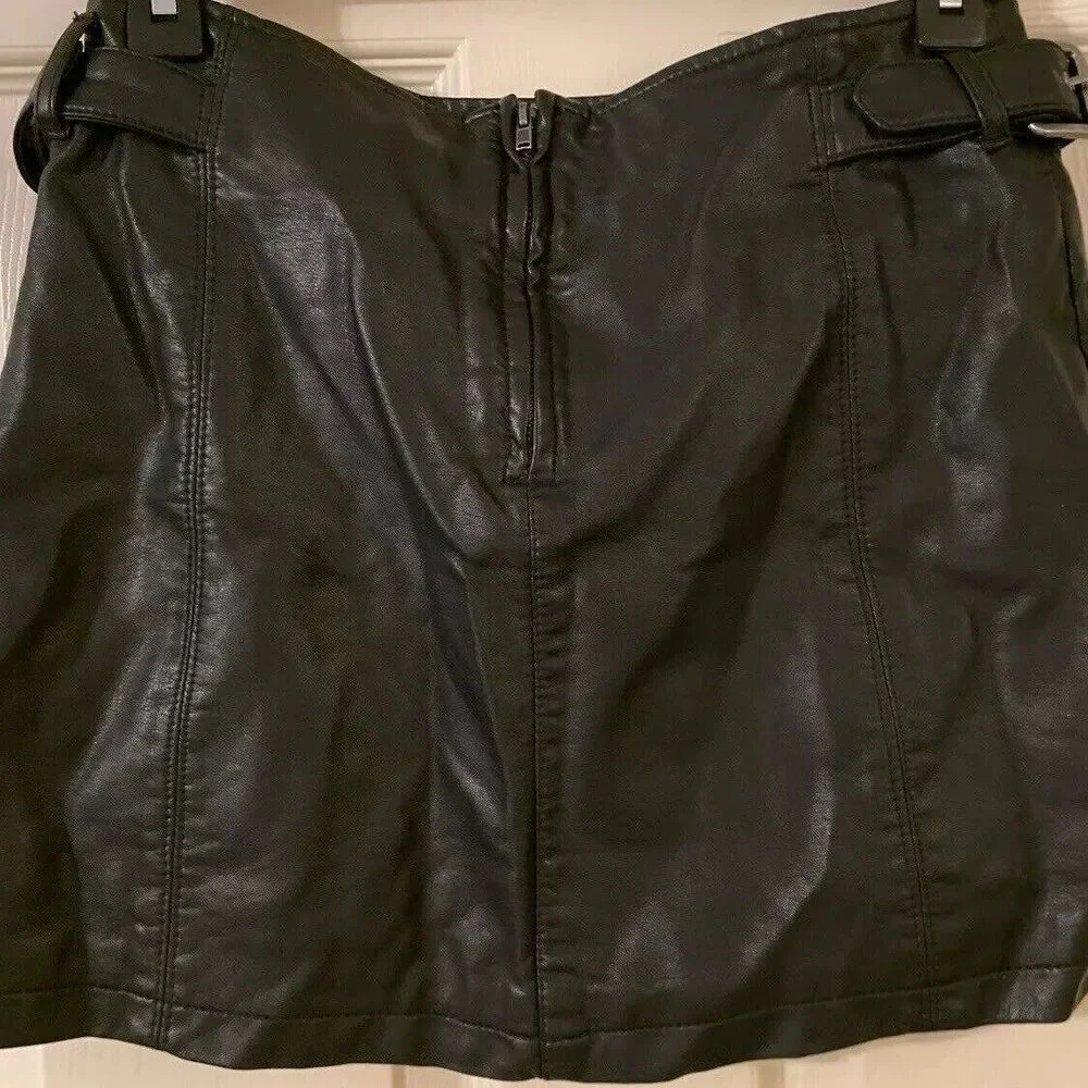 Free People Faux Leather Mini Skirt Zip Size 0 Black Lined Buckle Goth Grunge